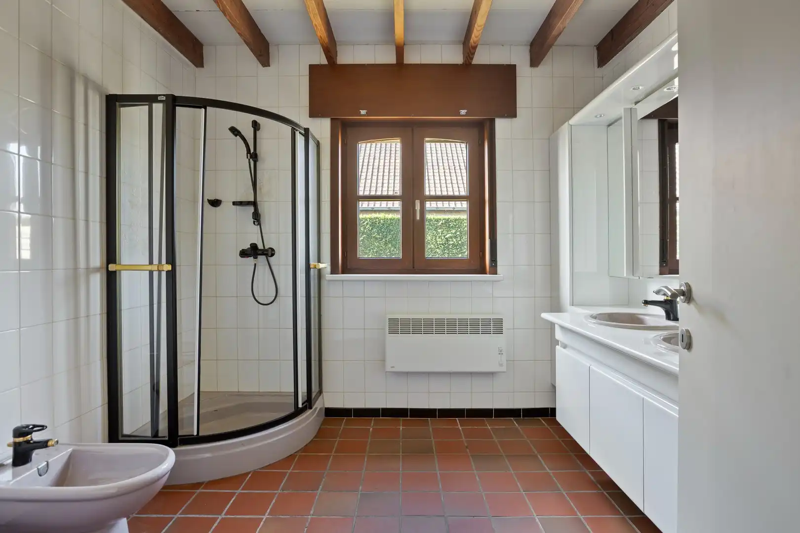 Alleenstaande woning in een doodlopende straat in een residentiële wijk! foto 13