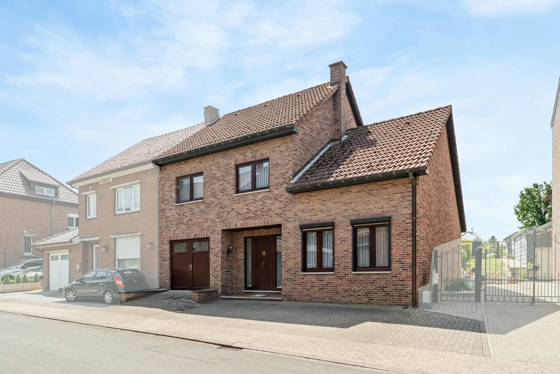 Goed onderhouden gezinswoning op 18a25 te Valmeer foto {{pictureIndex}}