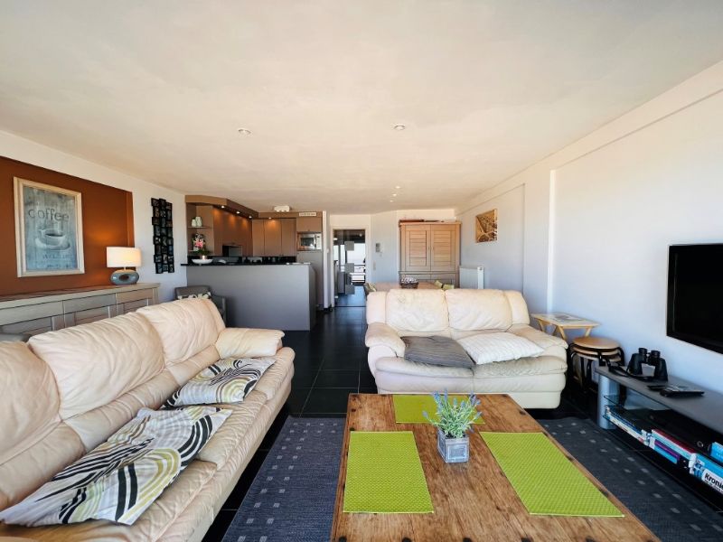 Luxueus appartement met 3 kamers en frontaal zeezicht foto 3