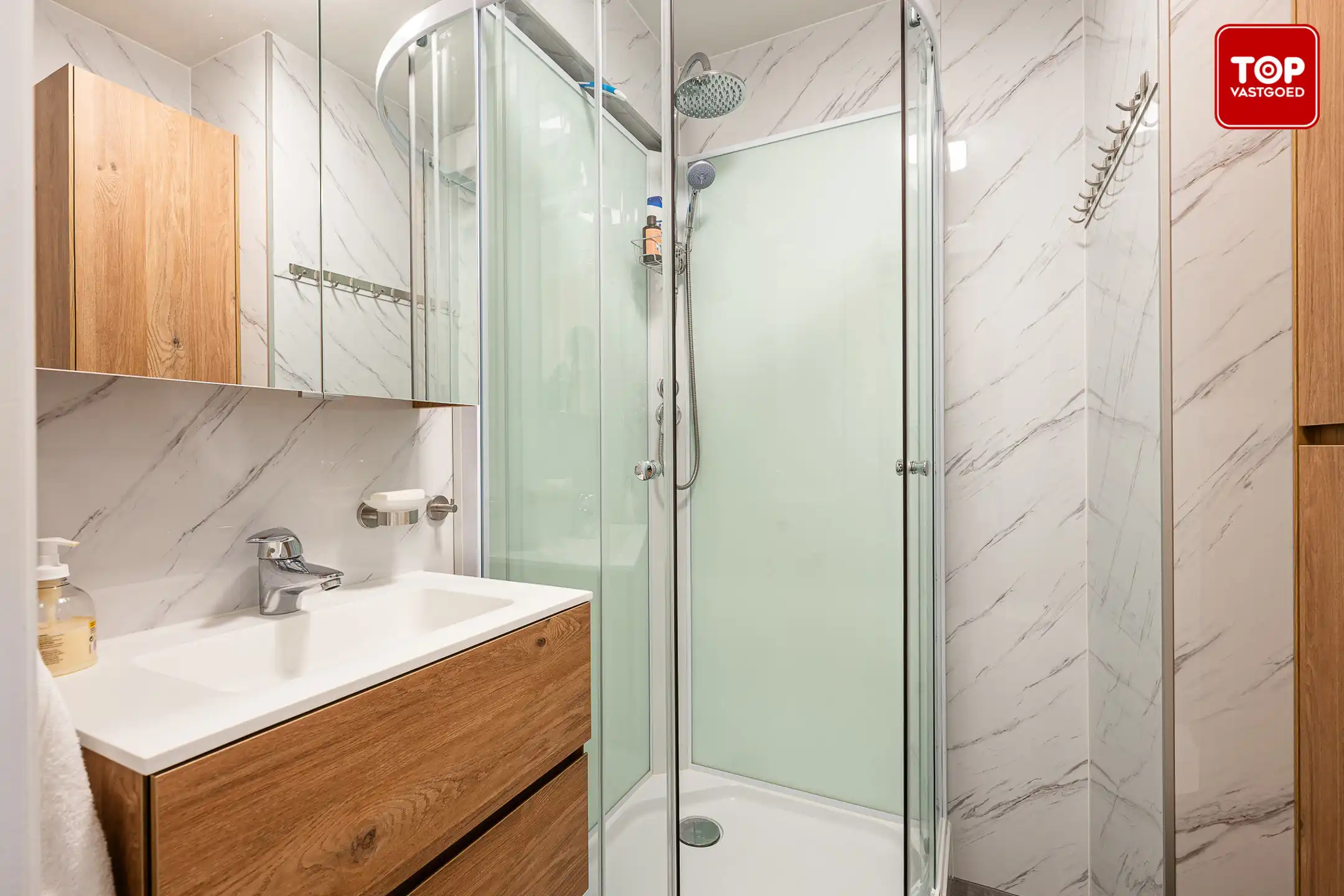 Instapklare studio appartement met zeezicht foto 7