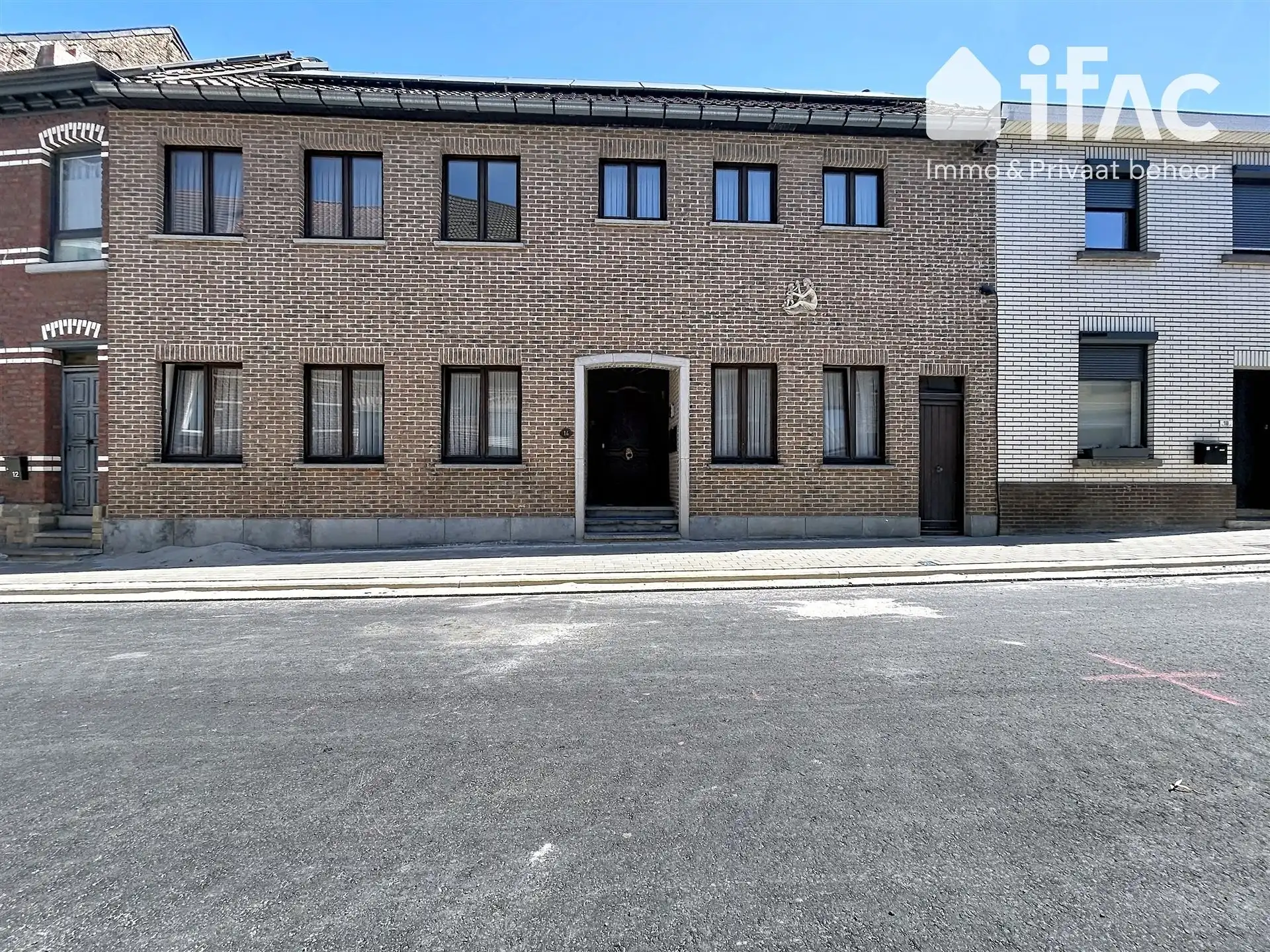 Gebouw met 3 appartementen en tuin in centrum Tervuren foto {{pictureIndex}}