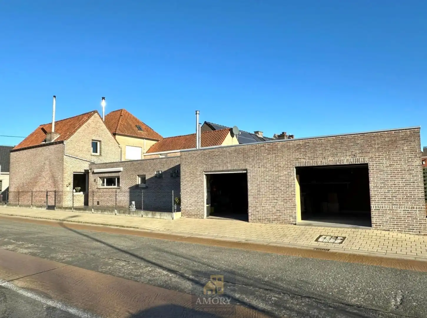 Halfopen woning met dubbele garage foto 11