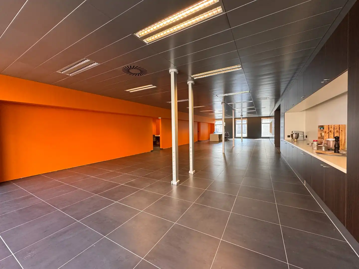 Kantoorruimte op toplocatie in het stadscentrum van Ieper foto 2