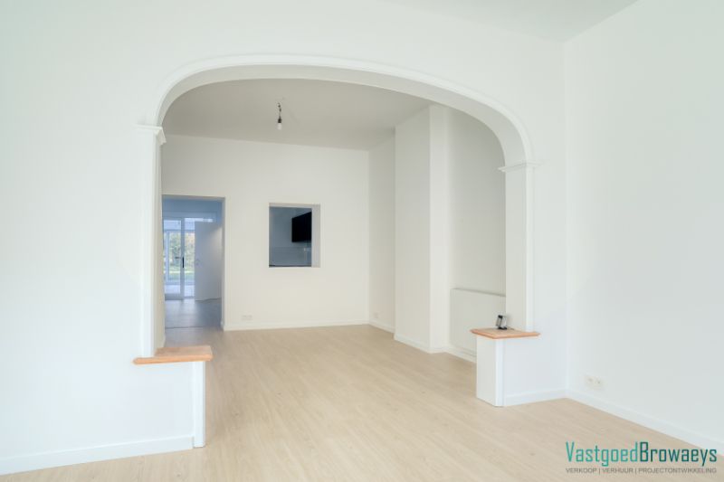 Gerenoveerde starterswoning voorzien van alle comfort, ook ideaal als investering! foto 4