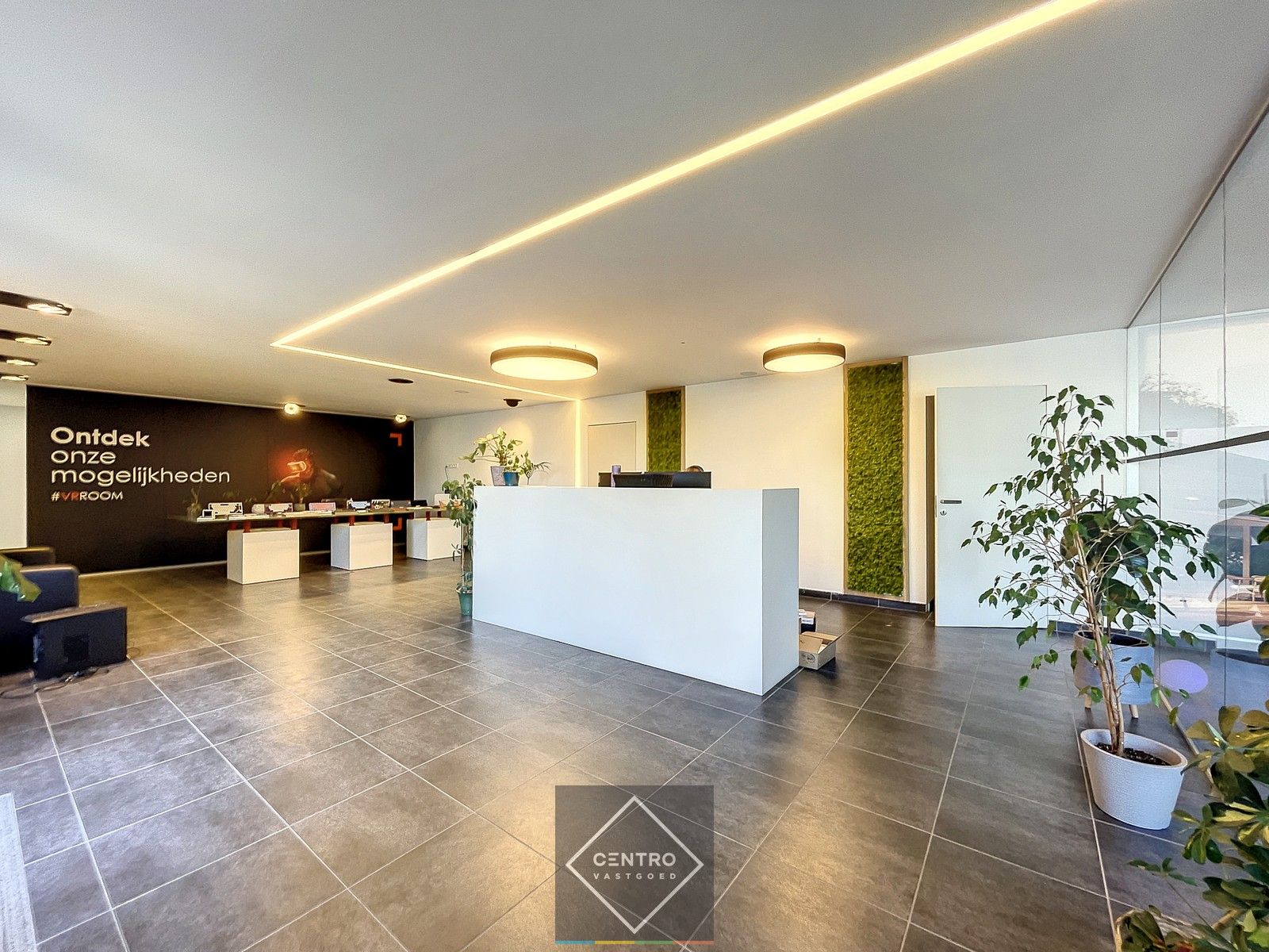 Instapklaar BEDRIJFSGEBOUW bestaande uit MAGAZIJNEN (2.685m²) met 2 LAADKADEN en instapklare KANTOREN (600m²) op industriezone "Herdersbrug" te Brugge foto 6