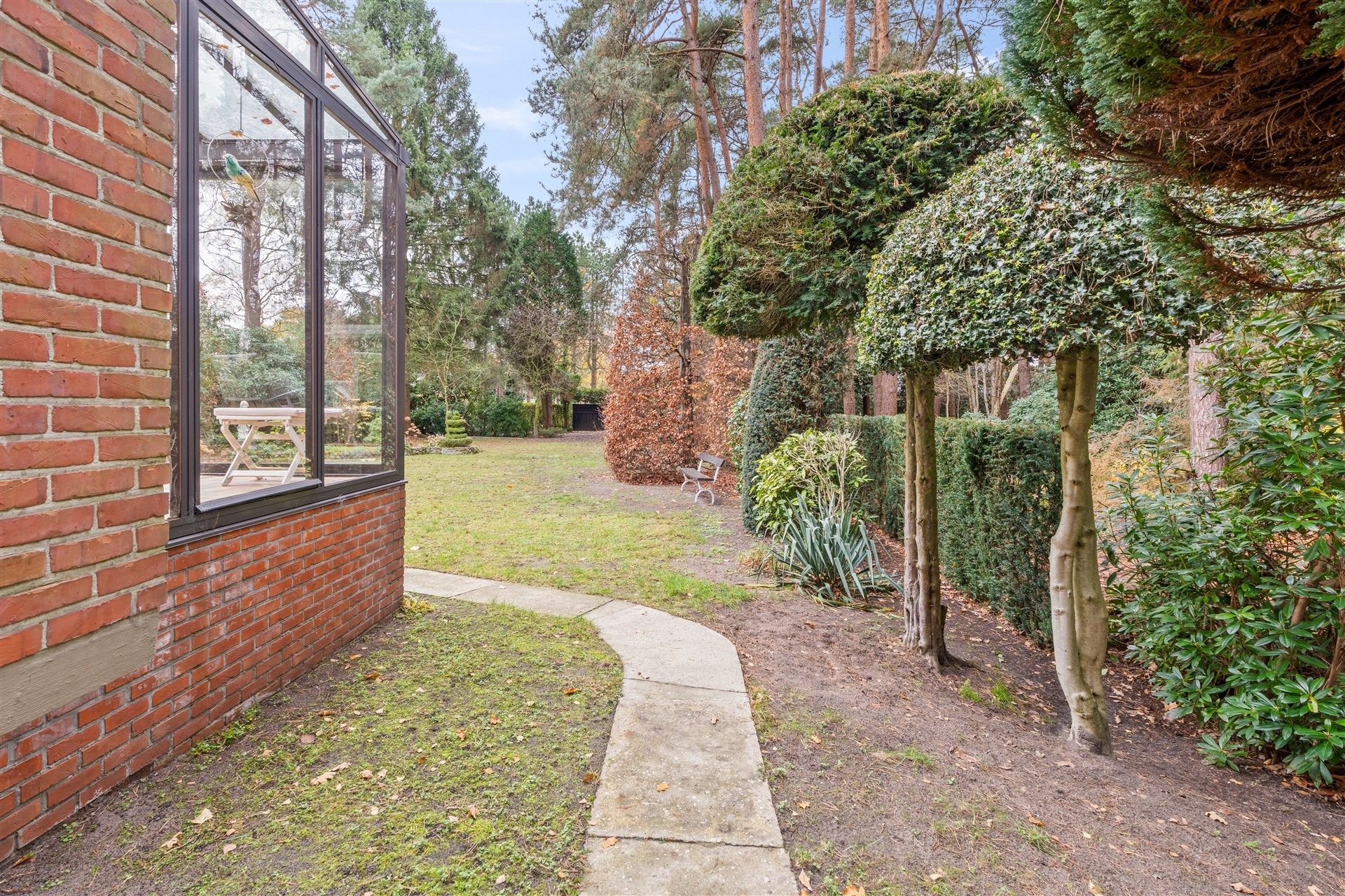 Open bebouwing in groene omgeving foto 22