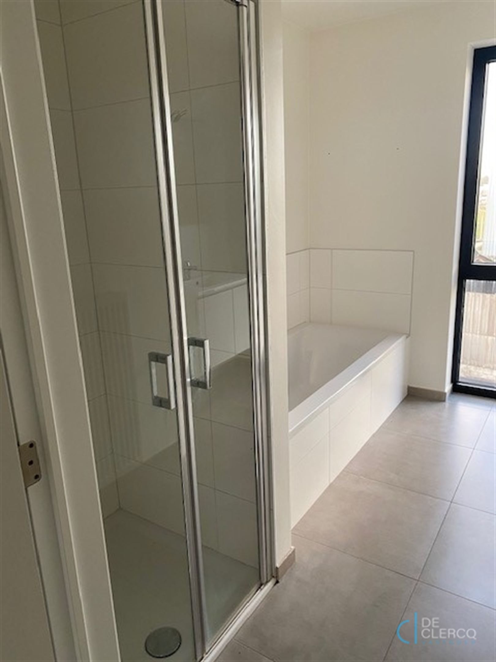 Ruim appartement TE HUUR op een topligging te Zeveneken! foto 13