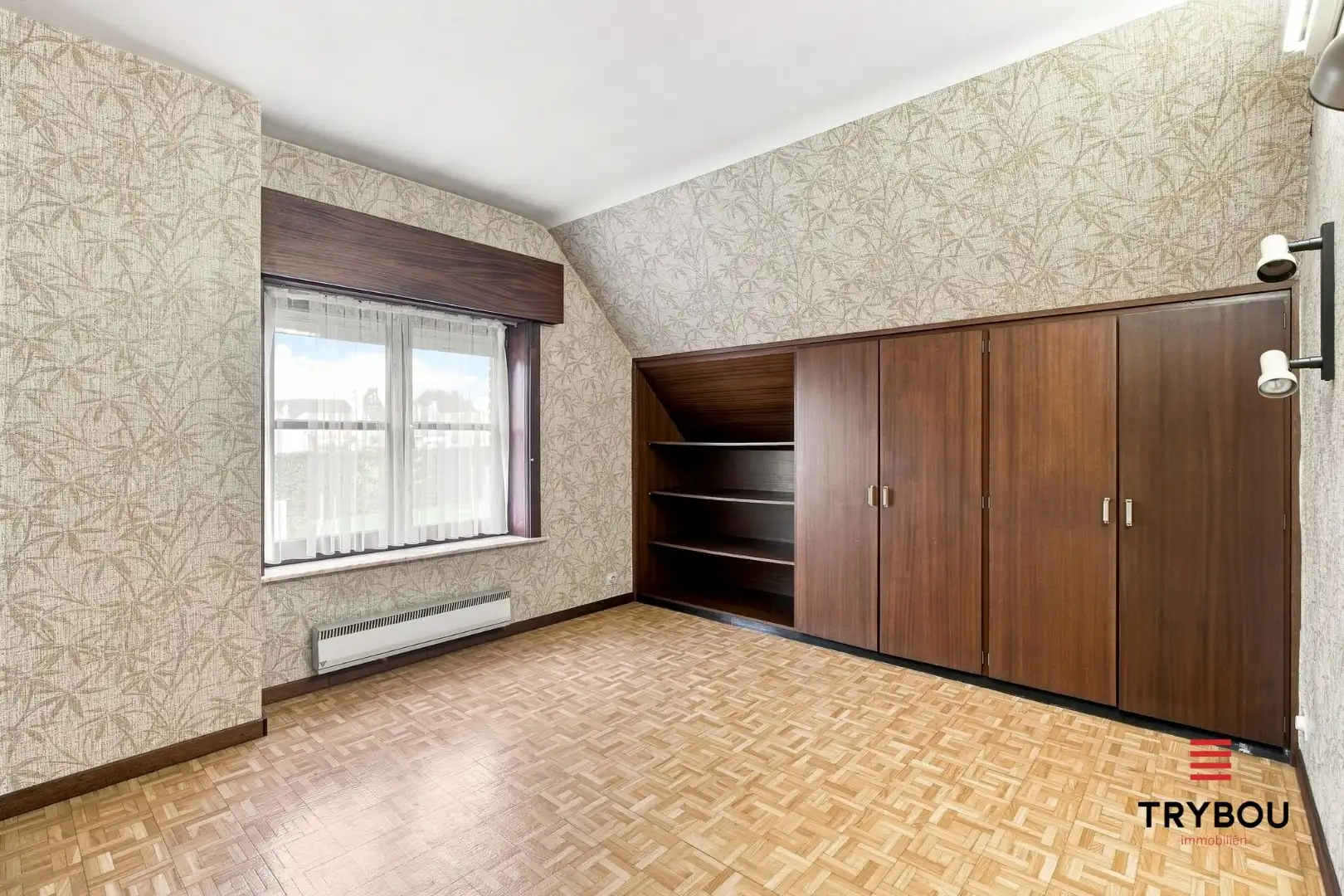 Ruime alleenstaande villa op een royaal perceel van 1265m² foto 12