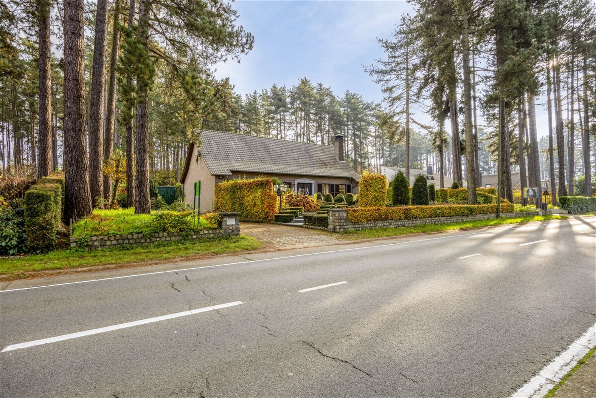 Gerenoveerde energiegunstige grootse villa in een groene residentiële villawijk  foto 3