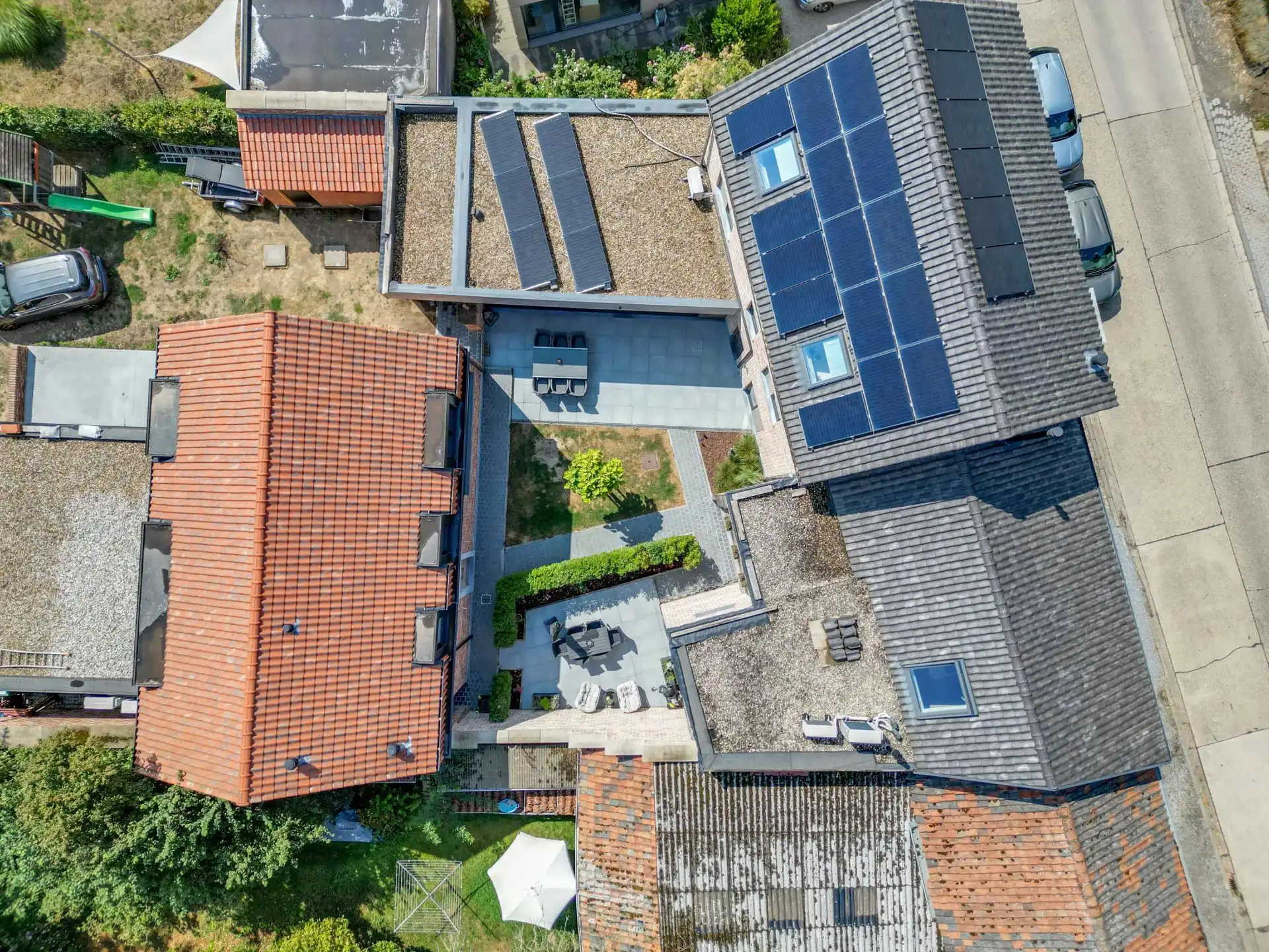 Gerenoveerde gezinswoning met 3 ruime slaapkamers foto 2