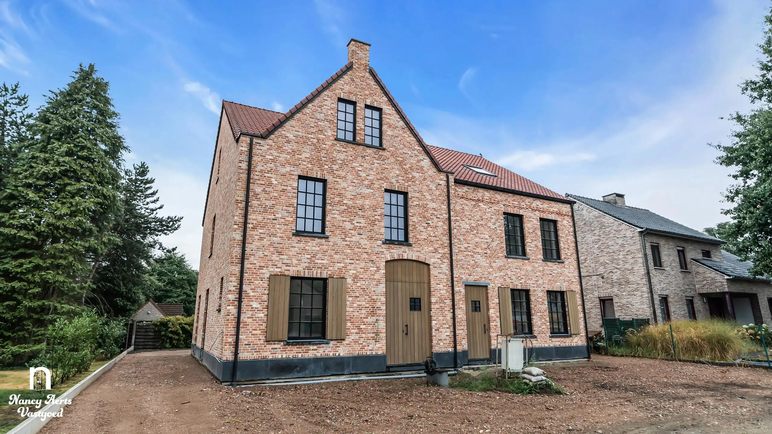 Royale pastorijwoning met 5 slaapkamers en westgerichte tuin foto {{pictureIndex}}