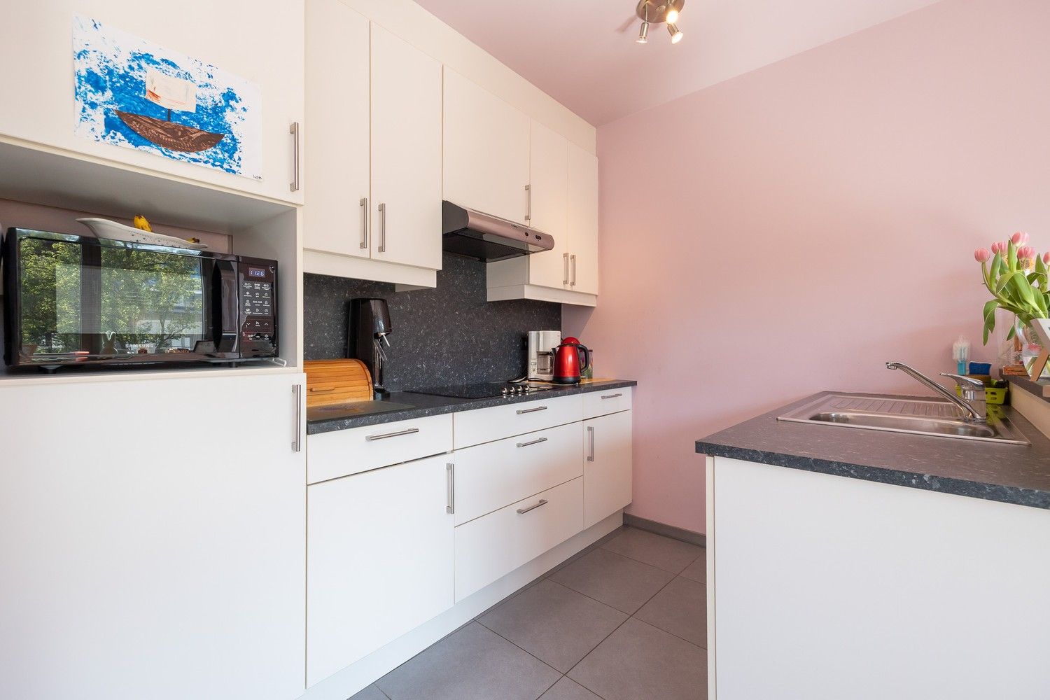 Centraal gelegen 1-slaapkamerappartement op eerste verdieping van een klein gebouw foto 7