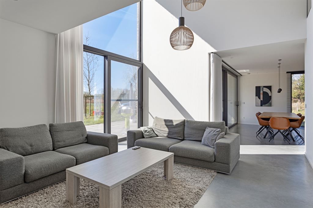 Hypermoderne villa op een echte toplocatie foto 8