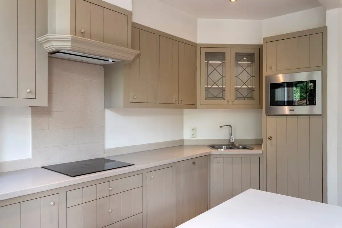 Bel-etage met 2 slaapkamers te koop op de Dam te Kortrijk! foto 4
