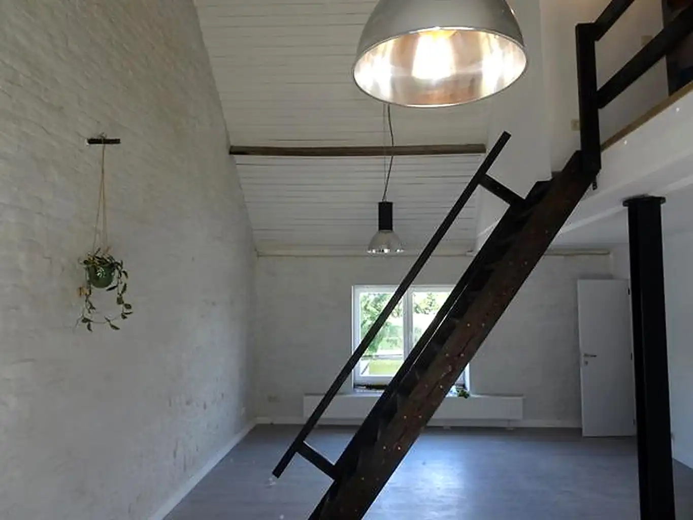 Zeer rustig gelegen ruime woning te huur foto 24