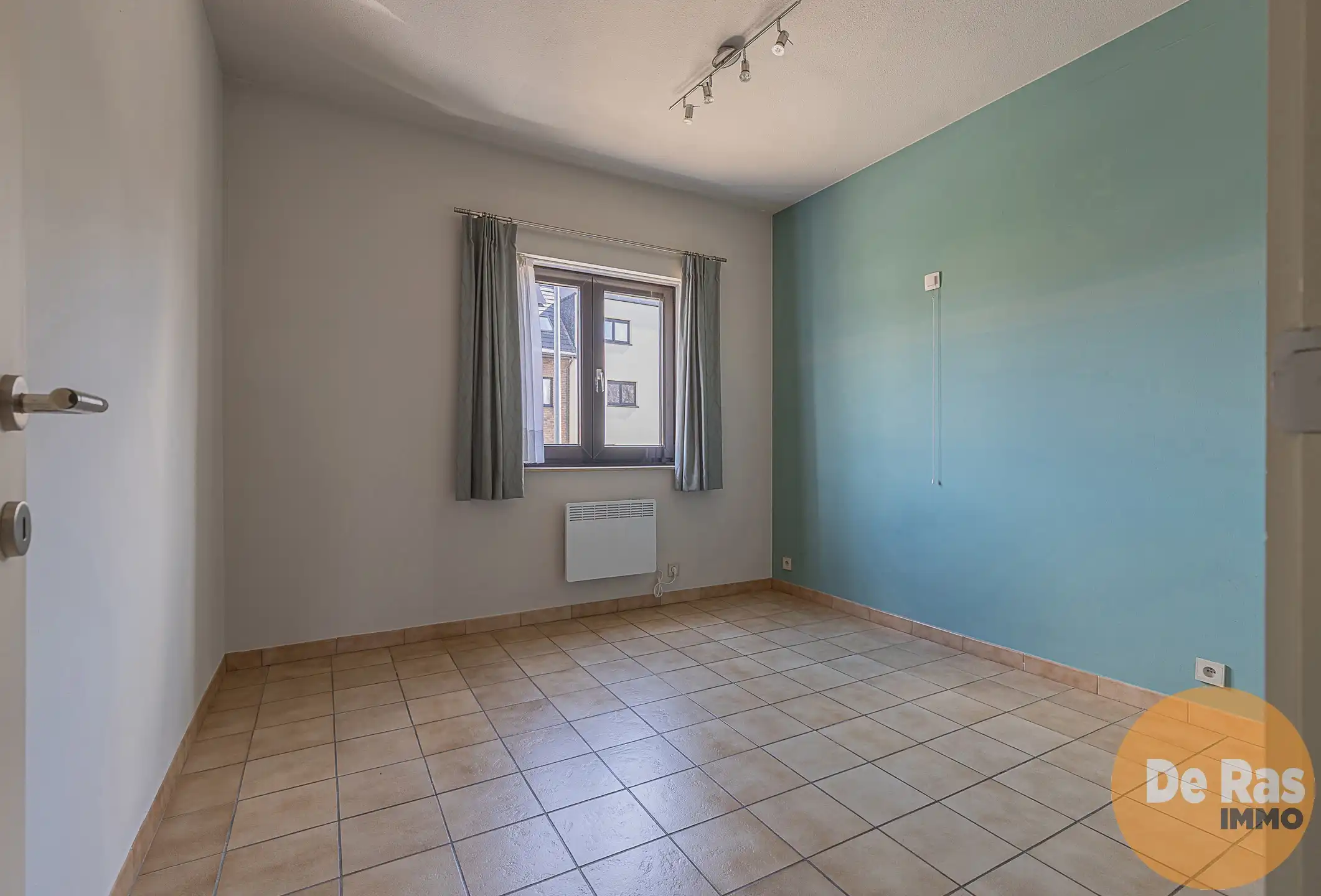 HERZELE- Verzorgd 2-slaapkamerappartement met 2 terrassen foto 16
