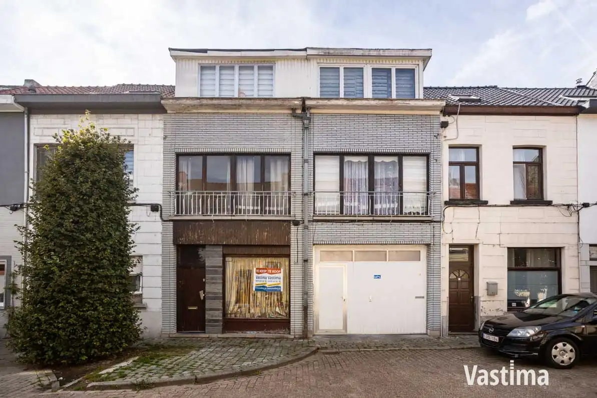 Hoofdfoto van de publicatie: Gezinswoning met hangaar in Aalst – perfect voor wonen én werken