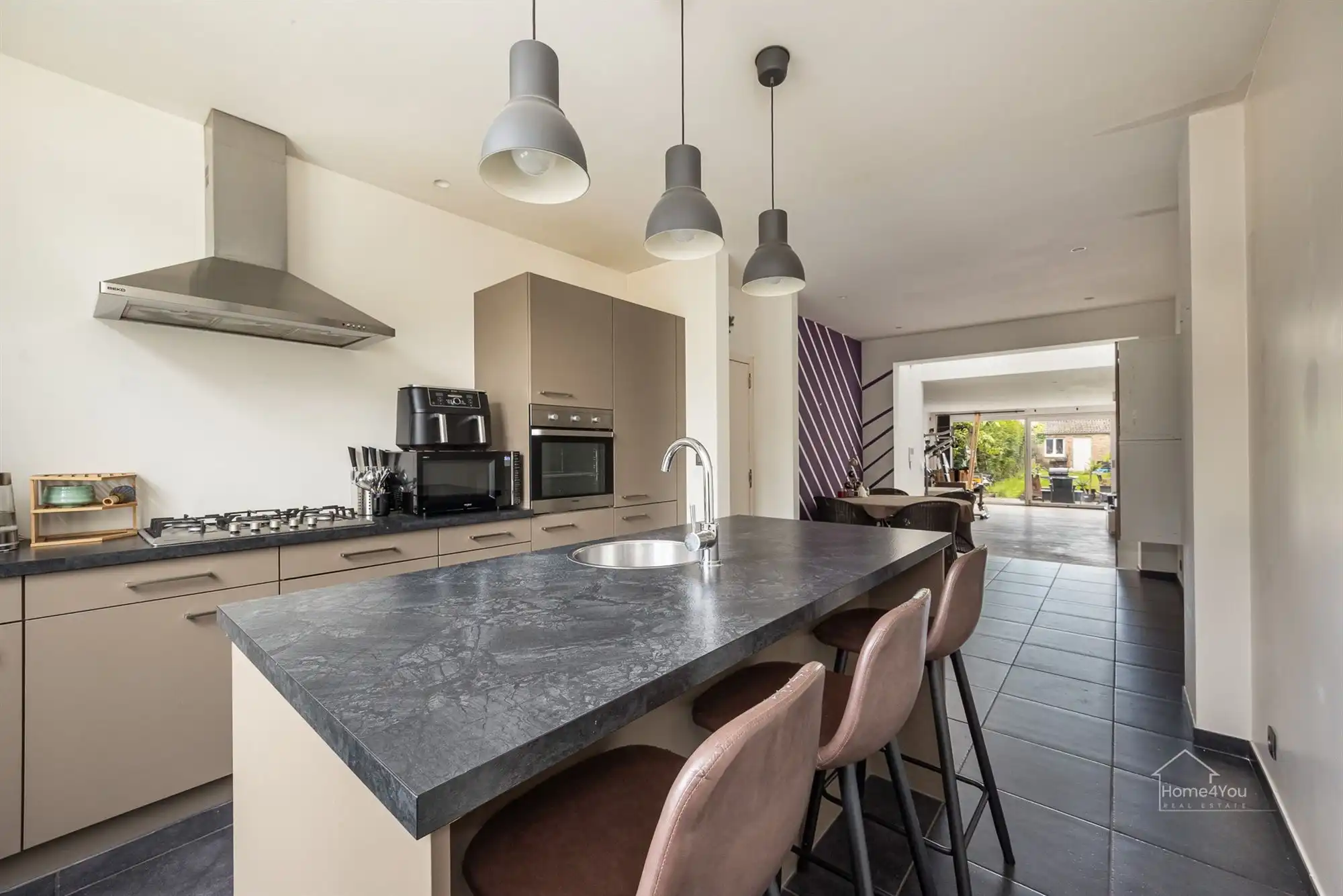 Instapklare woning met ruime tuin in Antwerpen te koop!  foto 2