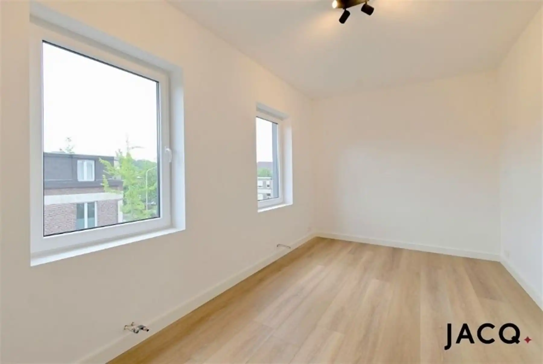 Gerenoveerde woning met 3 slaapkamers te Berchem! foto 9
