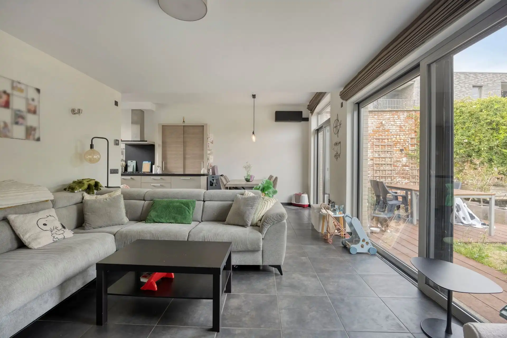 STIJLVOLLE EN INSTAPKLARE WONING MET TUIN EN CARPORT ! foto 3