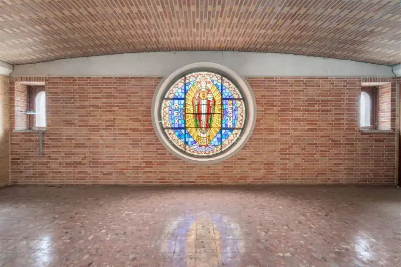 Unieke kapel hartje Lokeren met uitzonderlijk potentieel! Een plek vol karakter, stijlen uitstraling. foto 6