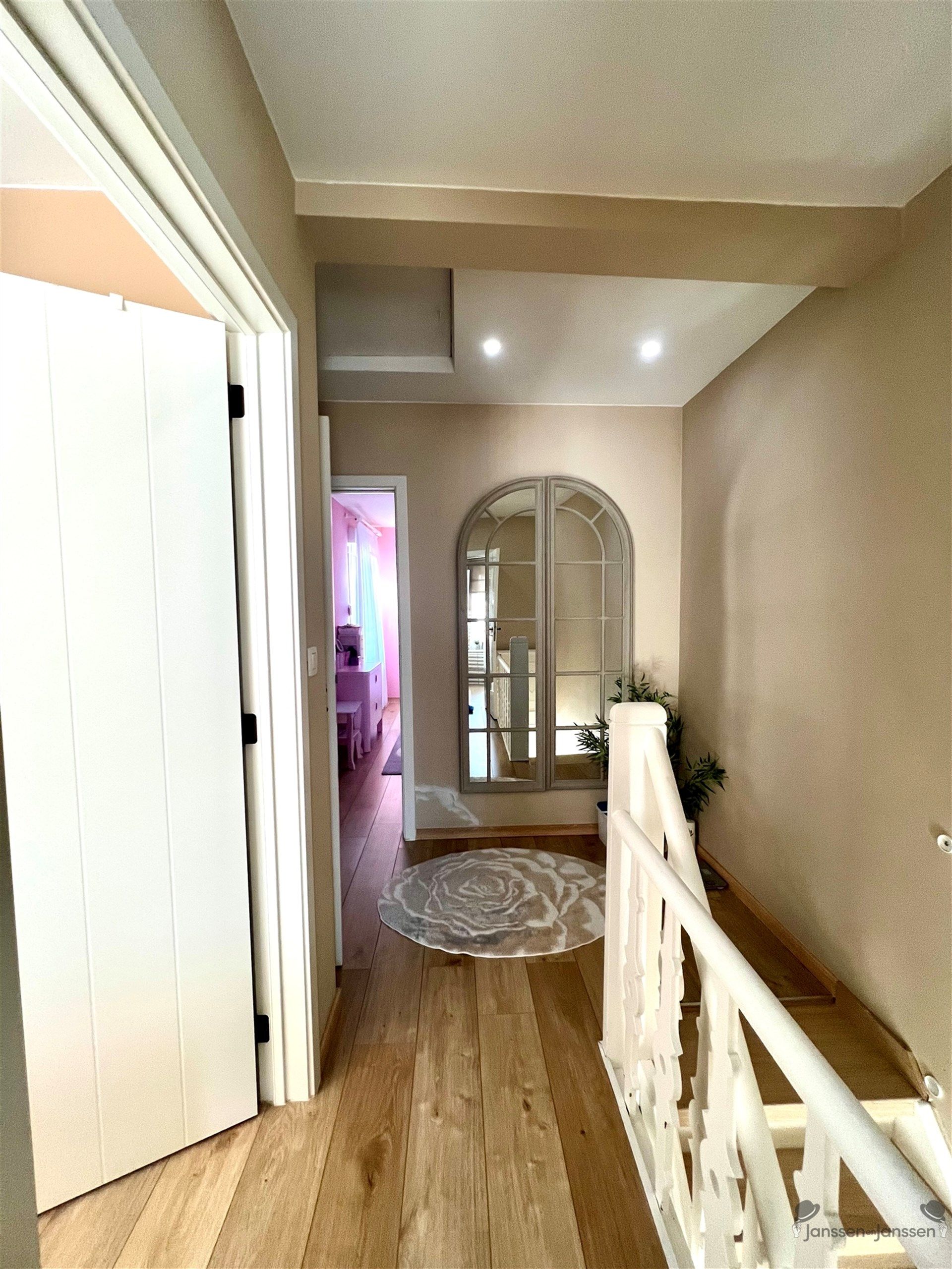 Gerenoveerde rijwoning met 3 slaapkamers & tuin foto 10