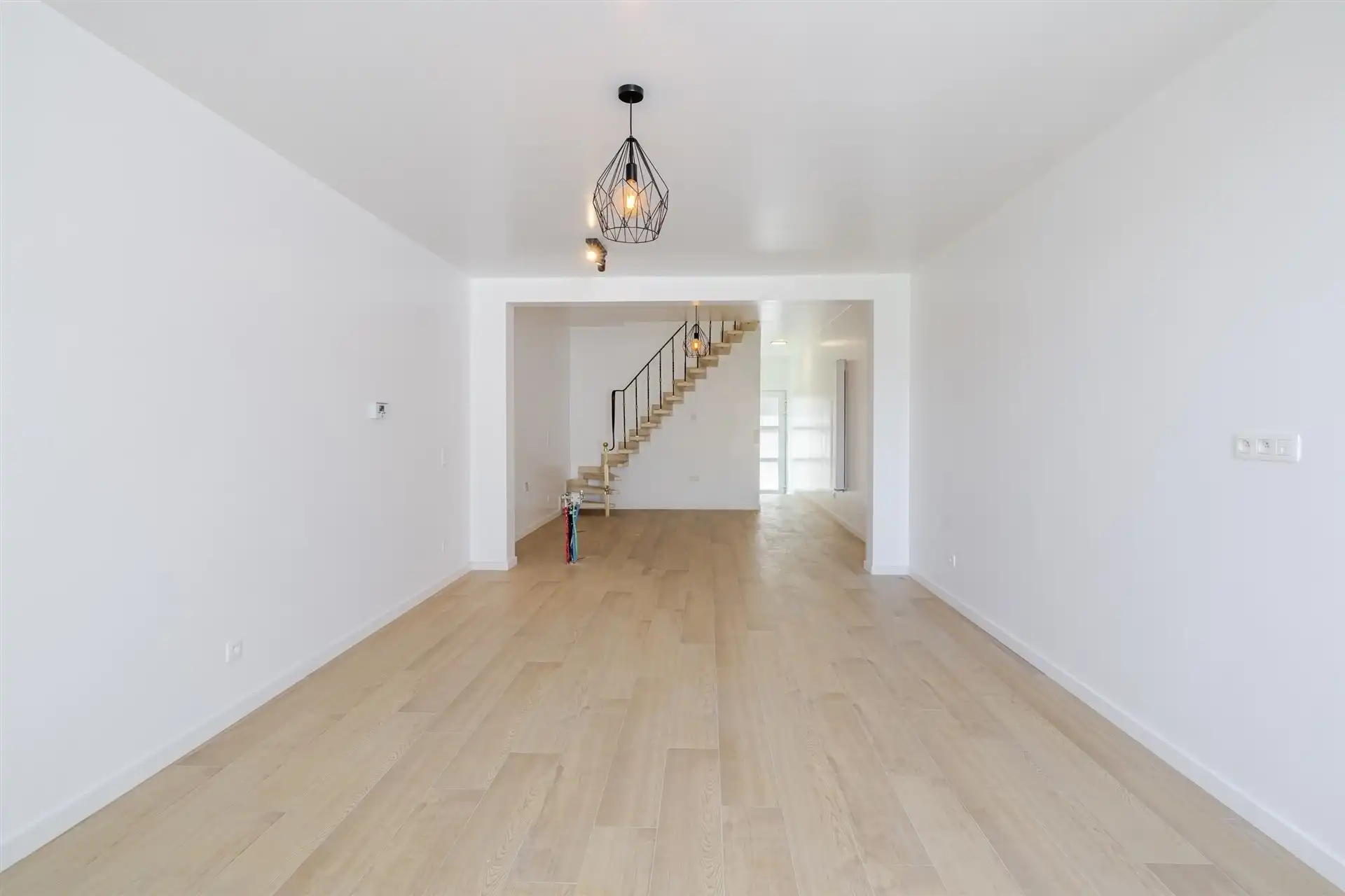 Uitstekend gerenoveerde woning met 3 slks en tuin foto 6