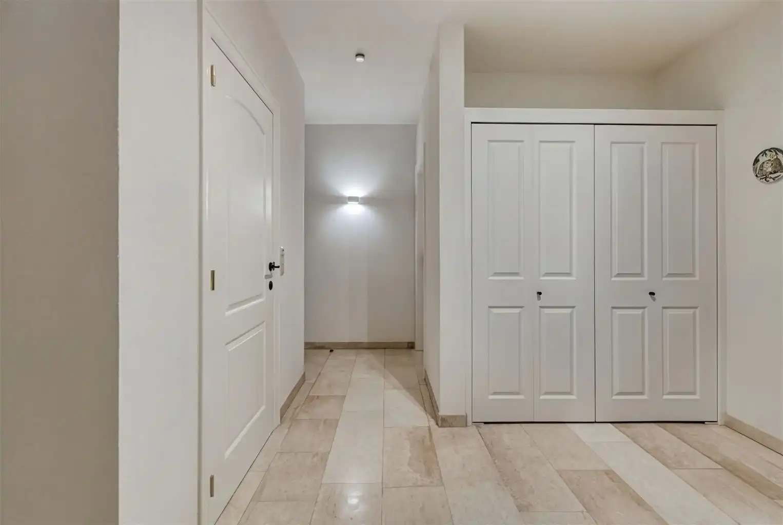 Prachtig, uitzonderlijk ruim appartement met 2 slaapkamers, 2 terrassen en inpandige garagebox, gelegen nabij het centrum van Maaseik. foto 19