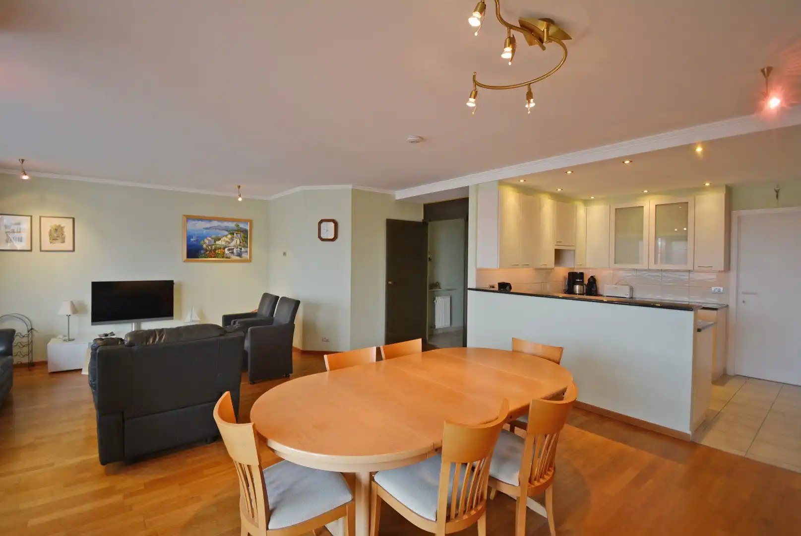 Ruim appartement met 3 slaapkamers op wandelafstand van het strand. foto 6