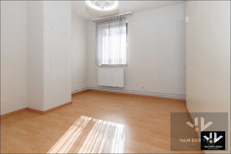 Ruim en zeer goed onderhouden triplex met veel mogelijkheden op goed bereikbare locatie in het gezellige Diepenbeek foto 25