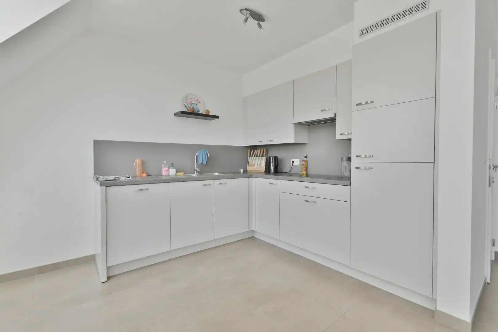 Ruim duplex appartement te huur in het centrum van Oudenburg  foto 5