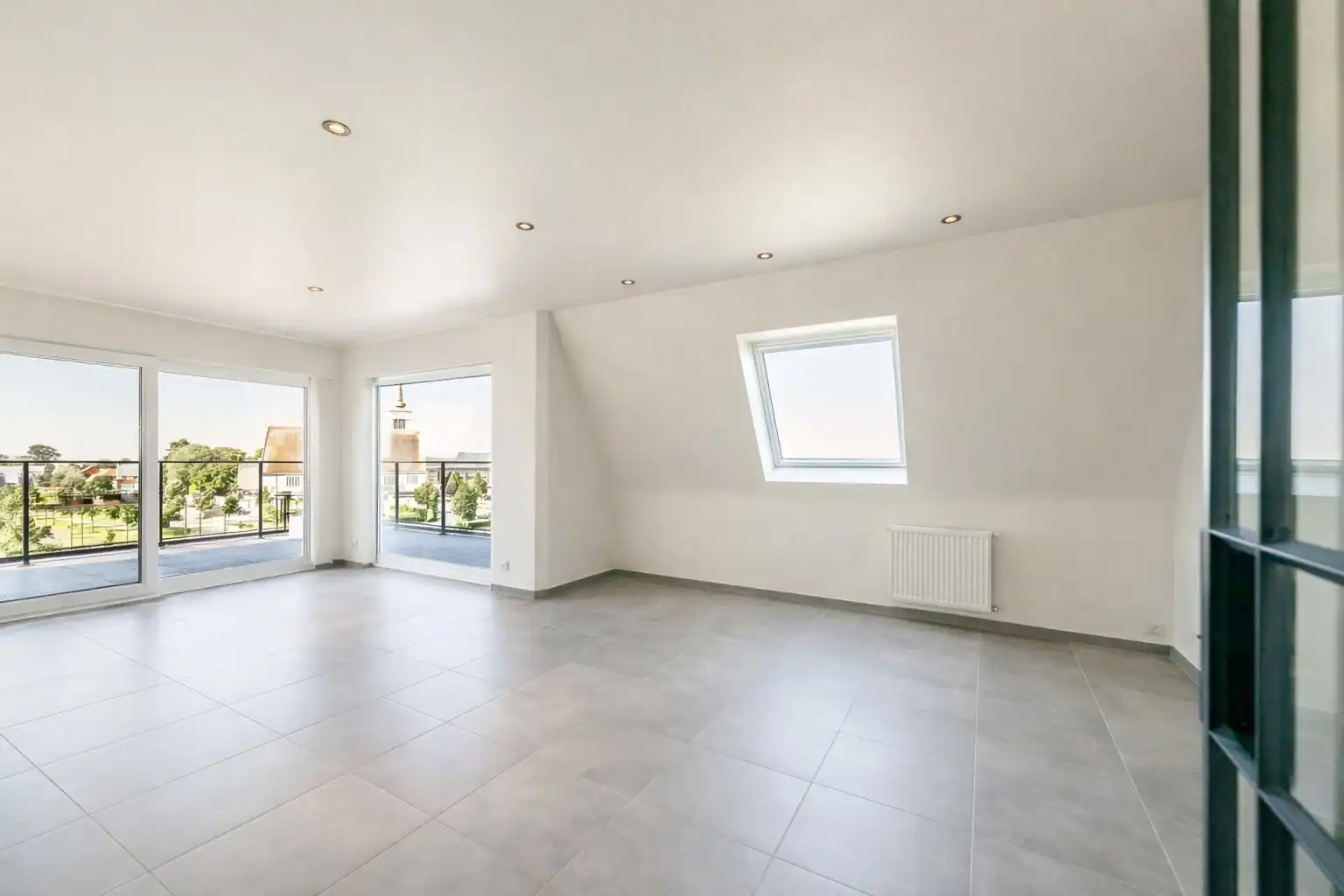 LUXUEUS PENTHOUSE (BJ 2019) MET GUNSTIGE LIGGING foto 5