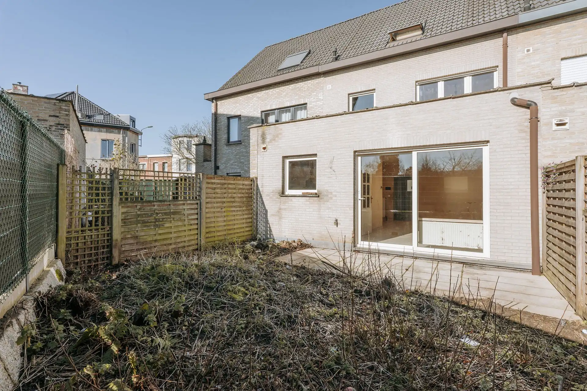 Te renoveren gezinswoning met zonnige tuin! foto 6