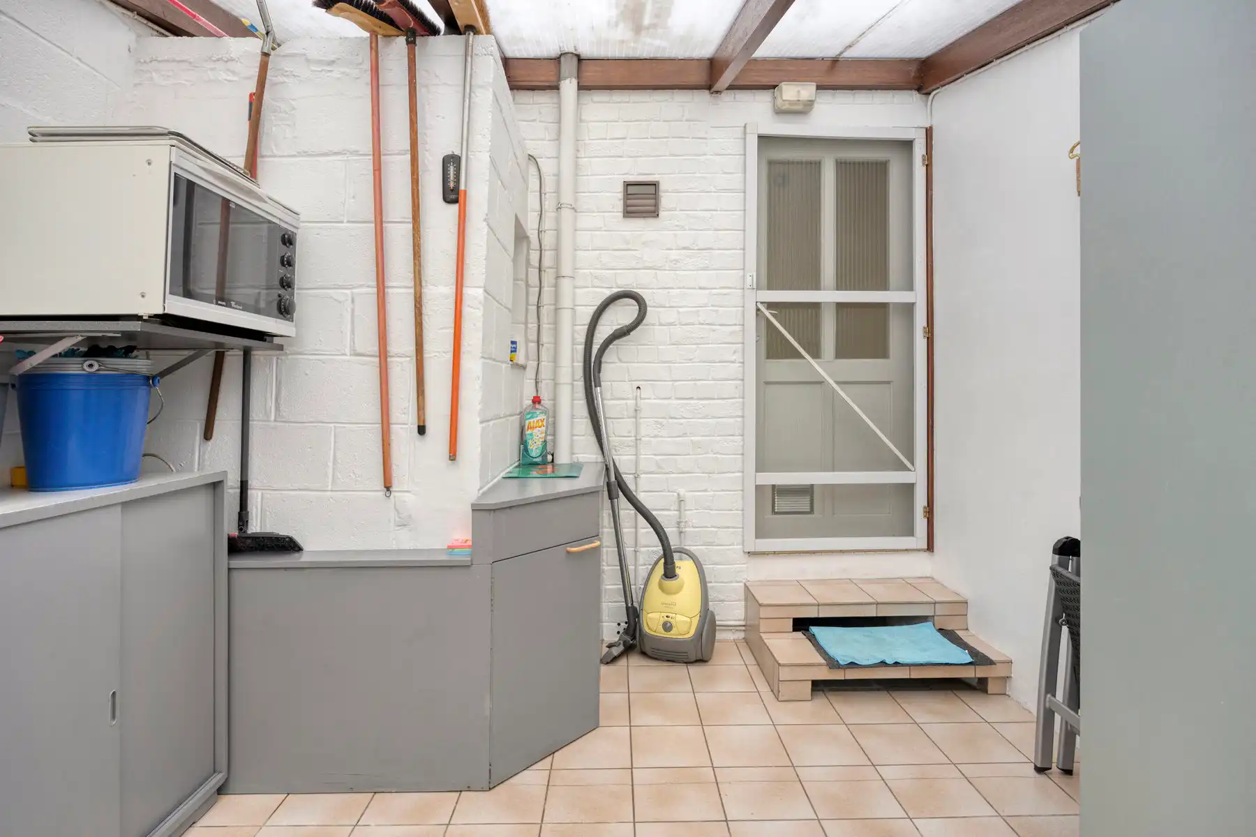 Rijwoning met 2 slaapkamers, inrichtbare zolder & grote tuin foto 19