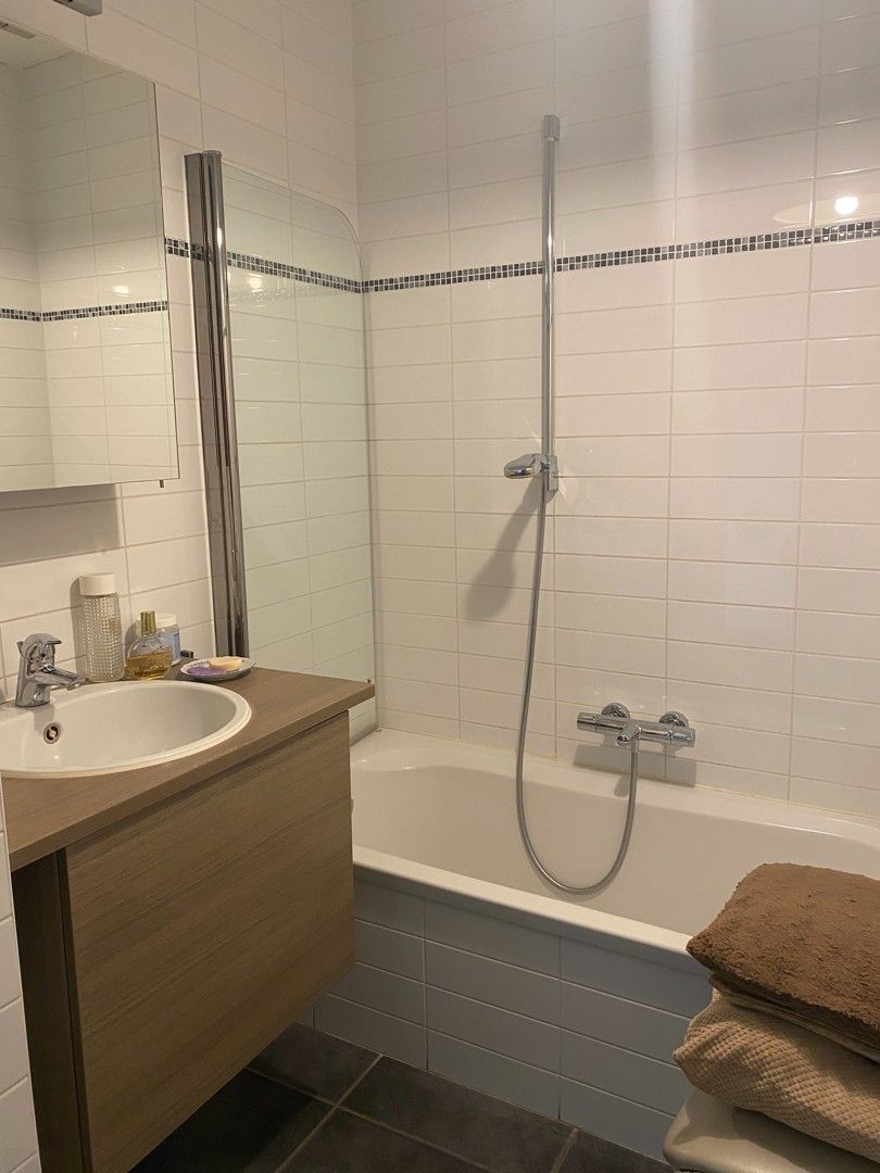 Instapklaar ruim appartement met 1 slpk en terras foto 6