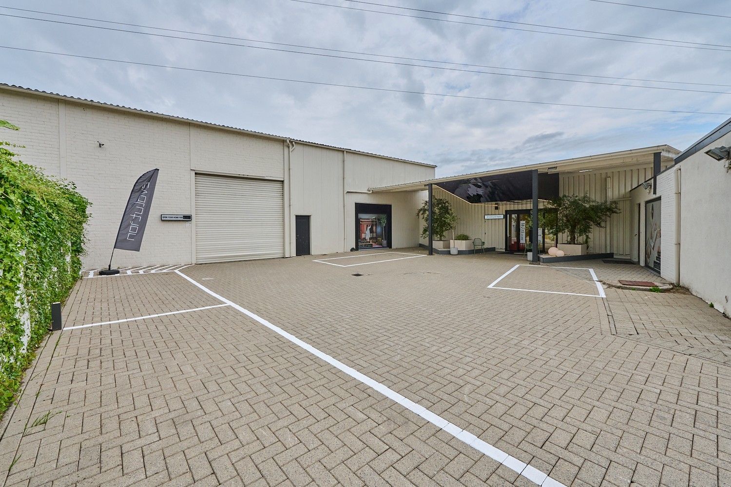 Showroom met magazijn foto 5