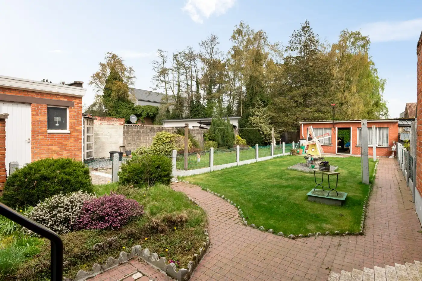 Te renoveren woning met 2 slpk., dubbele garage en tuin foto 22