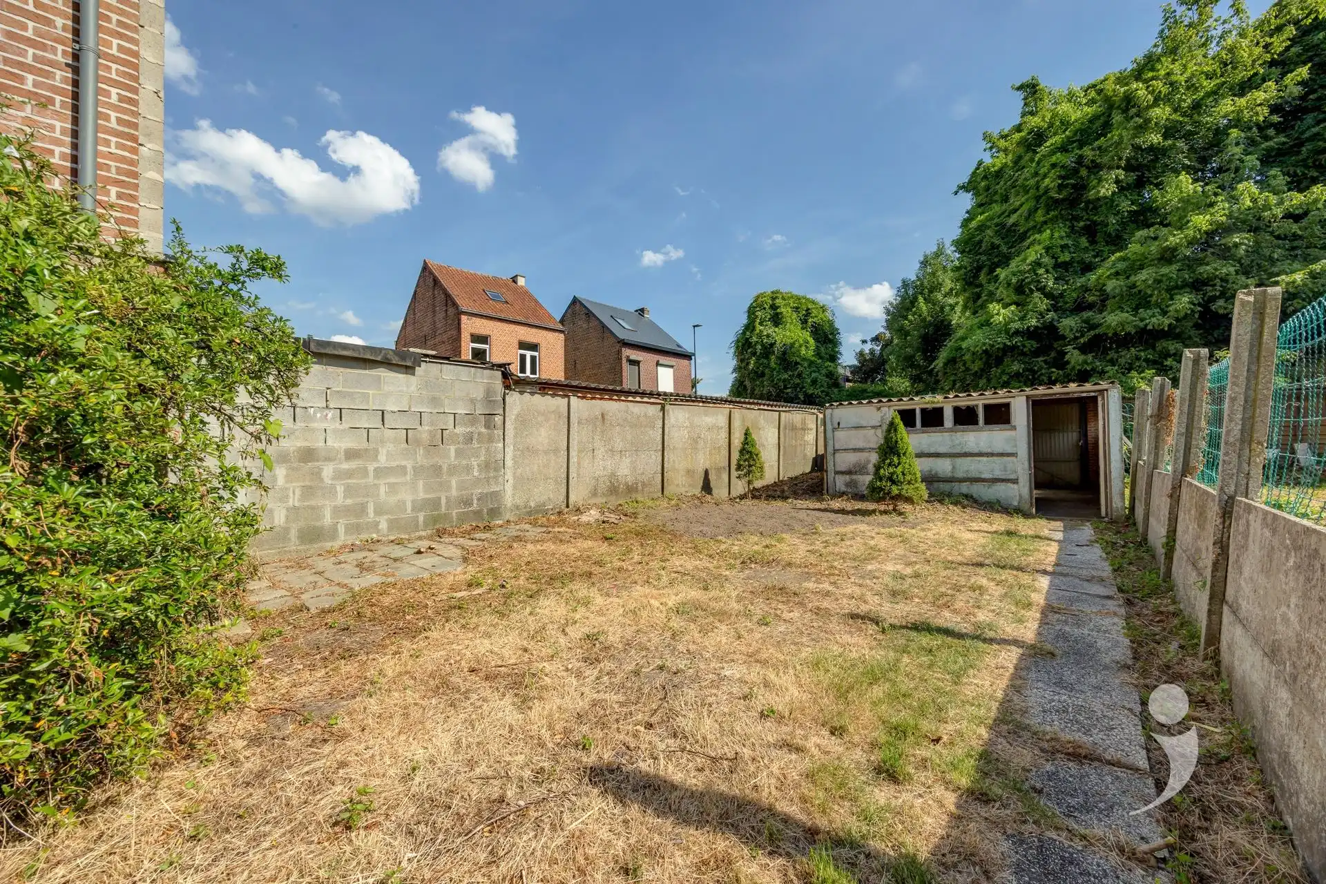 Op te frissen rijwoning met veel karakter (en garage) foto 4