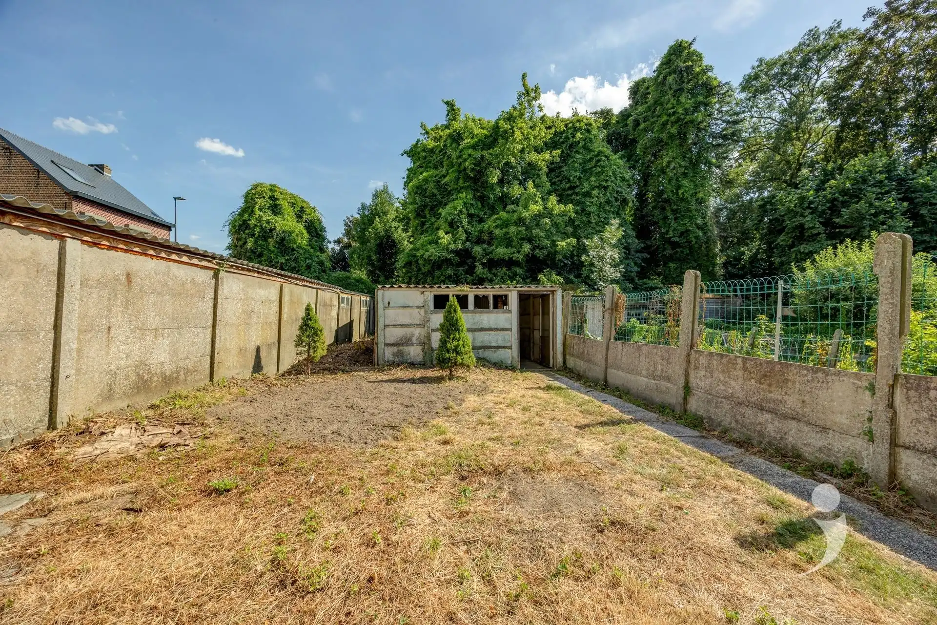 Op te frissen rijwoning met veel karakter (en garage) foto 4