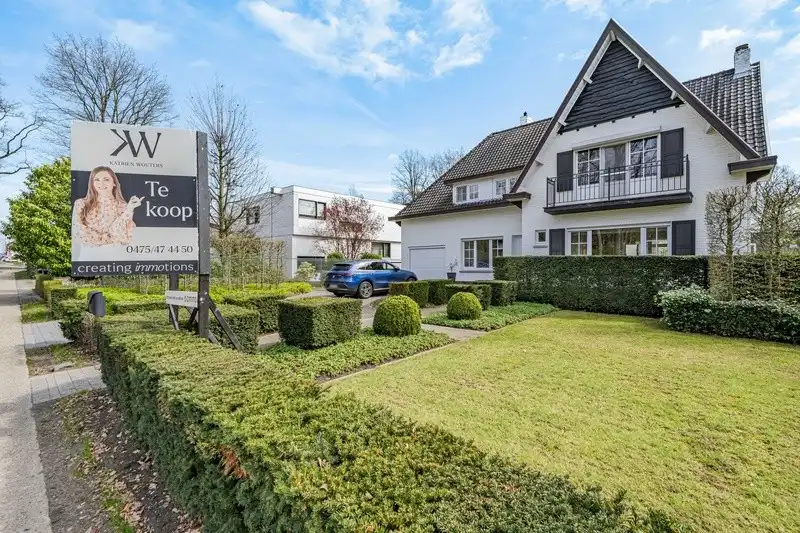 Karaktervolle, statige villawoning met 3 à 4 slpks en royale tuin foto 39