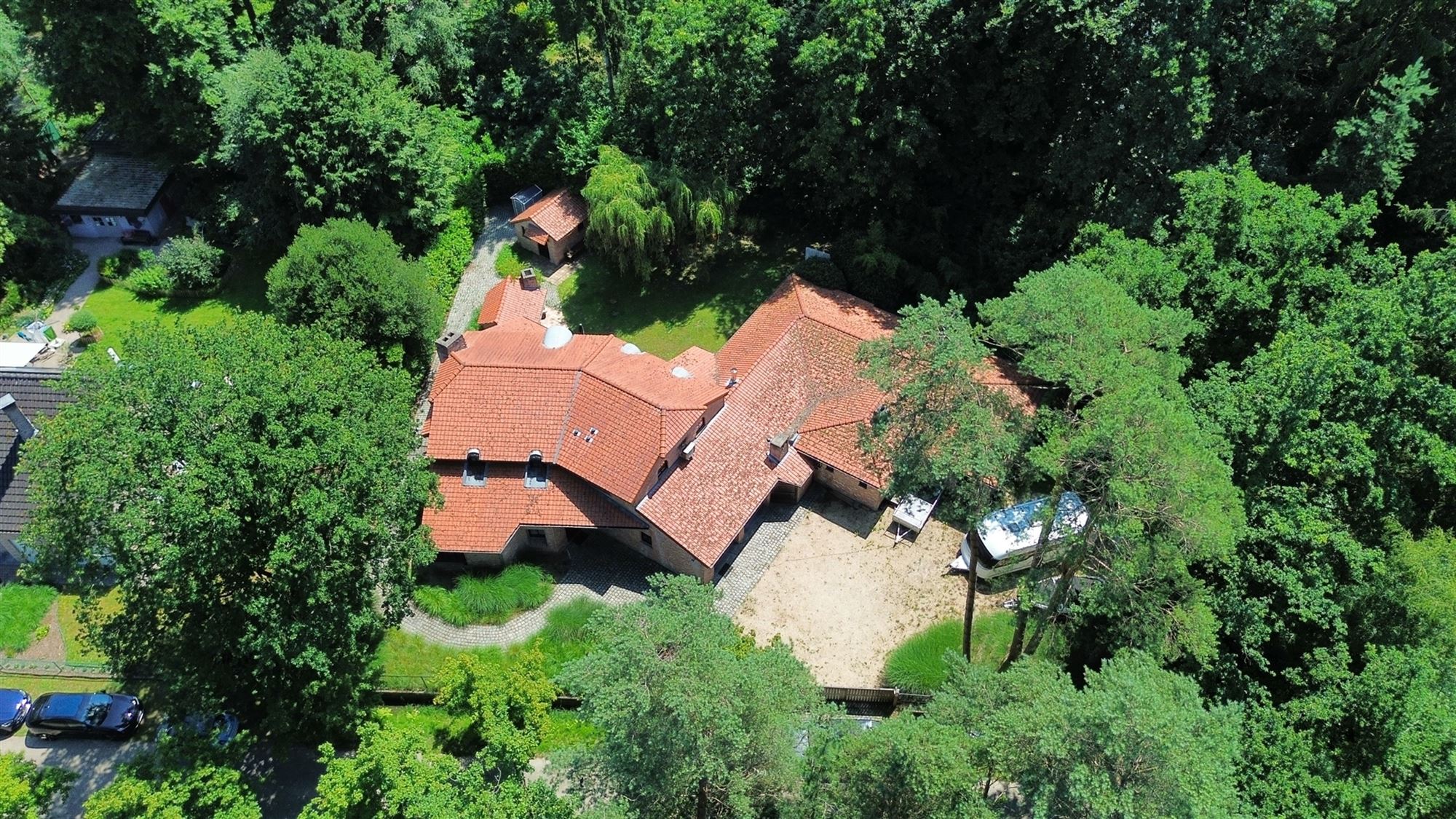 Villa met welness en binnenzwembad foto 32