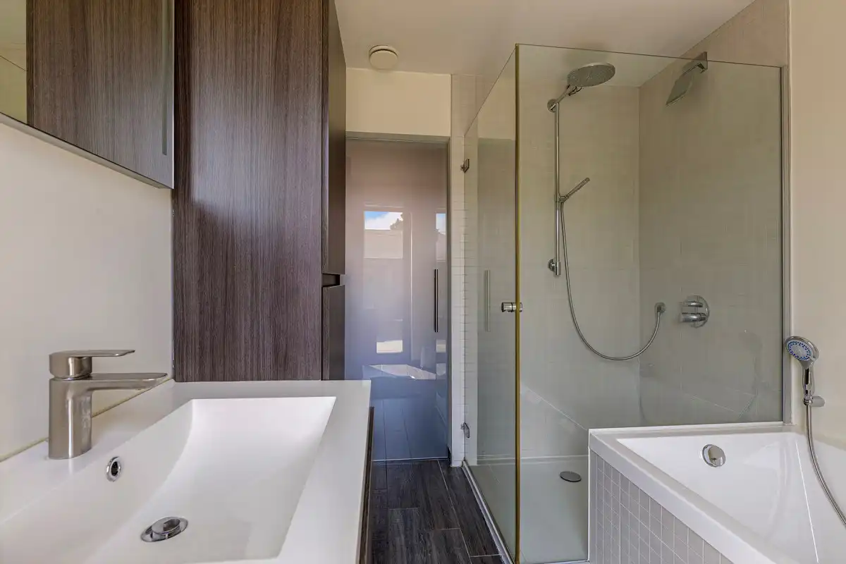 FLEXIBEL DUPLEX APPARTEMENT VAN 183M² MET 5 SLAAPKAMERS MET ZORG- EN WOONOPLOSSING NABIJ CENTRUM TONGEREN. foto 17