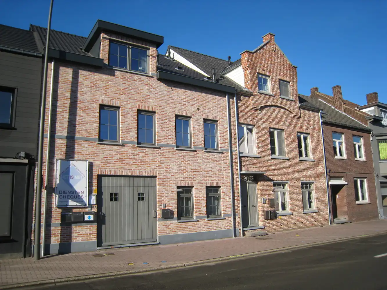 Kantoorruimte op een commerciële ligging centrum Bree. foto 6