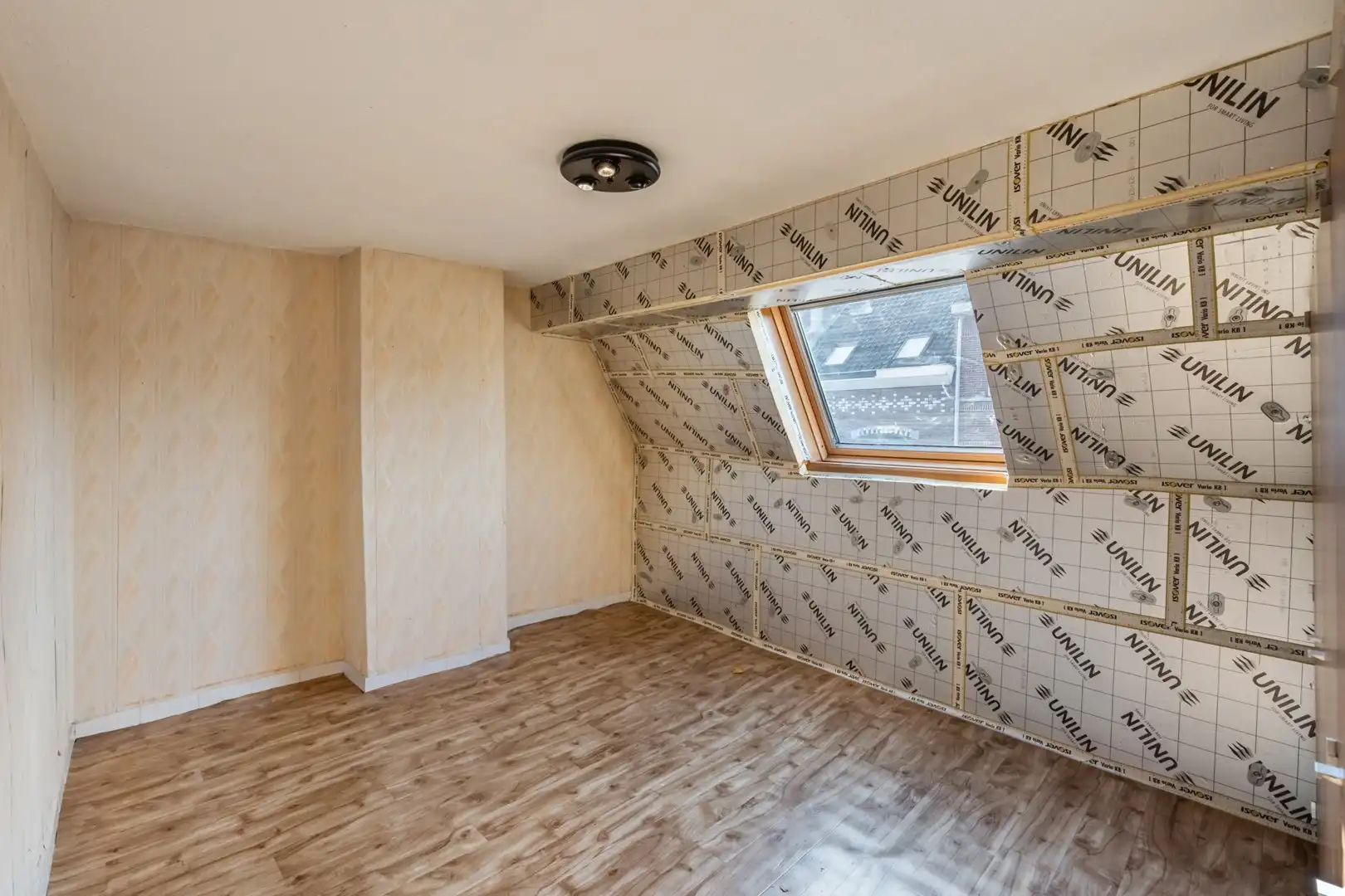 Rijwoning met veel potentieel en authentieke elementen te Evere foto 16