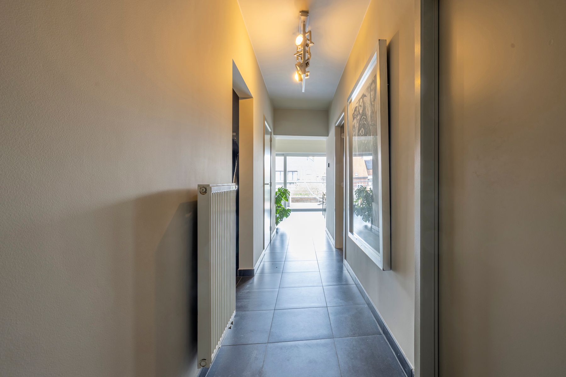 Appartement met 2 slpks, binnenstaanplaats en groot terras! foto 8
