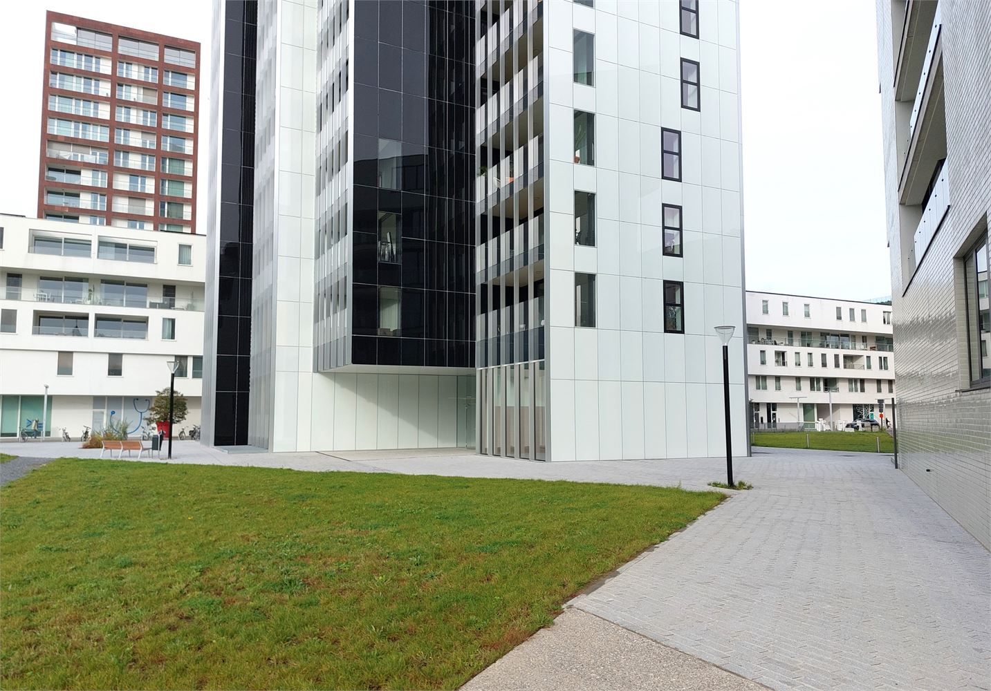 Nieuwbouw luxe appartment met autotaanplaats en fietsenberging foto 42