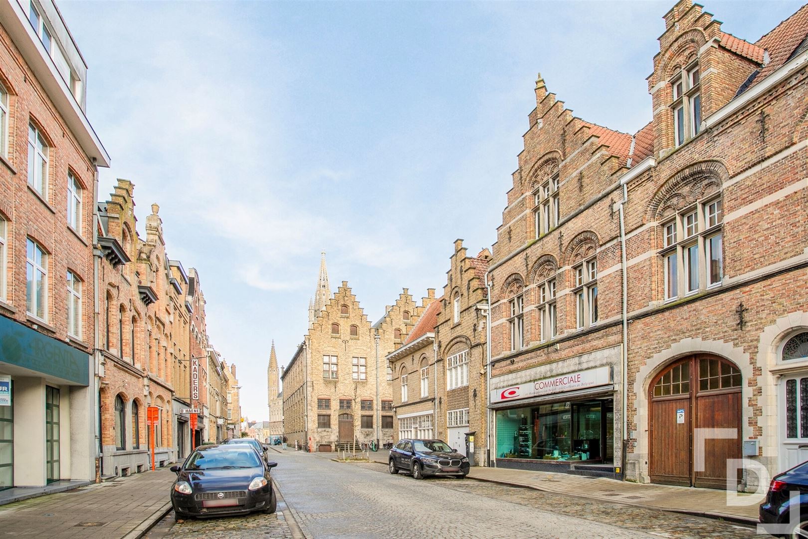 Handelshuis in hartje Ieper foto 5