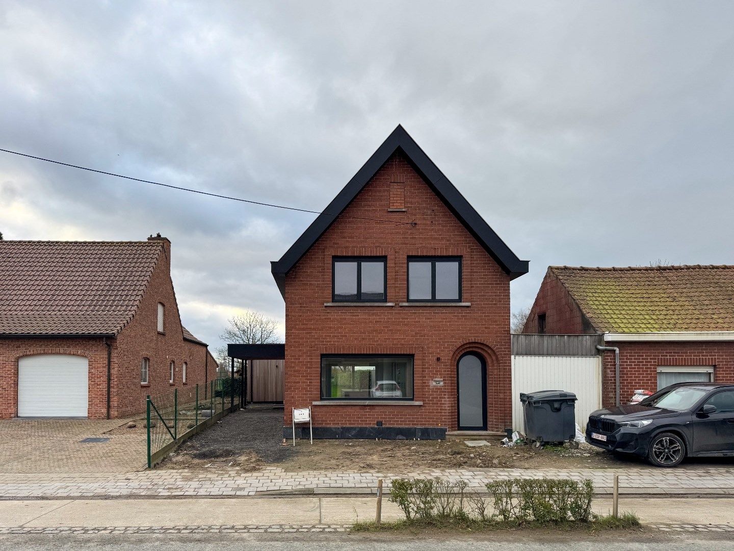 Volledig gerenoveerde woning met 3 slaapkamers, carport en tuin. foto 30