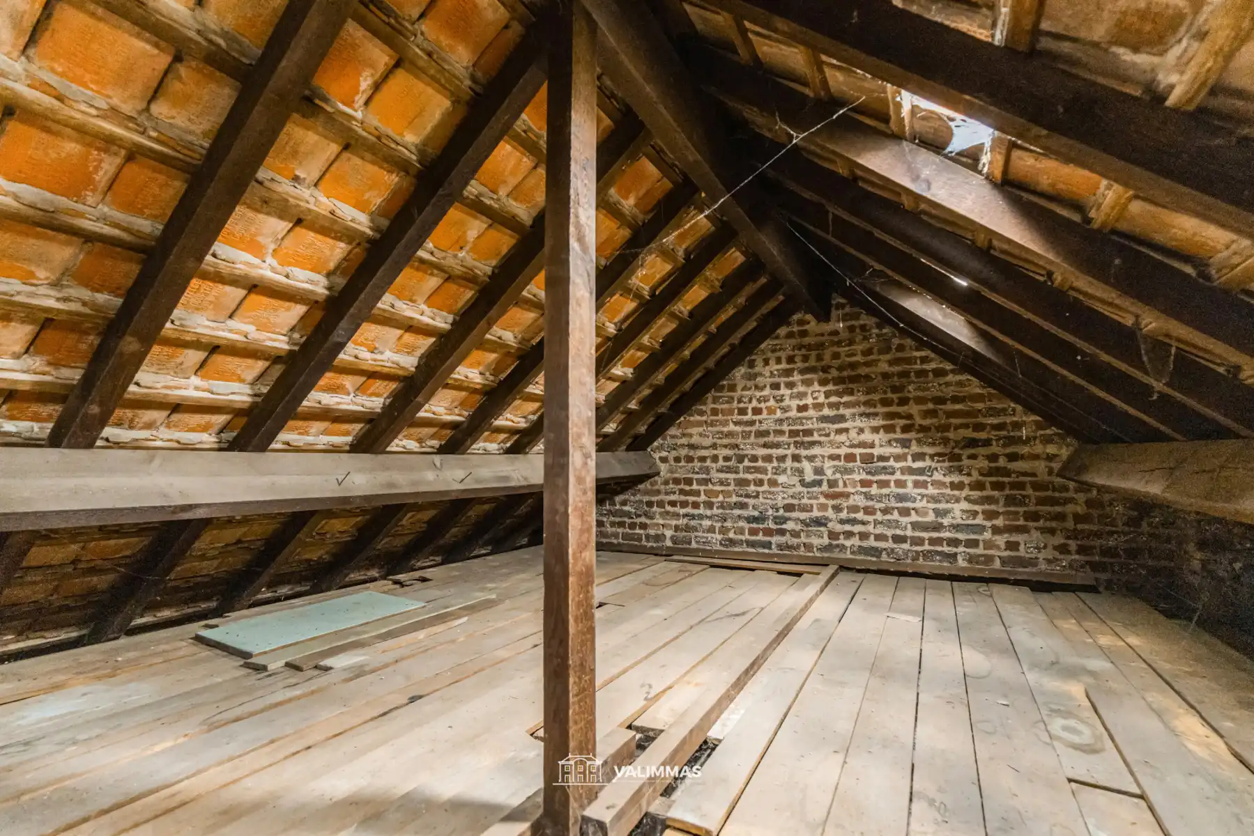 Verzorgde en welgelegen rijwoning met ruime garage, tuin... foto 18