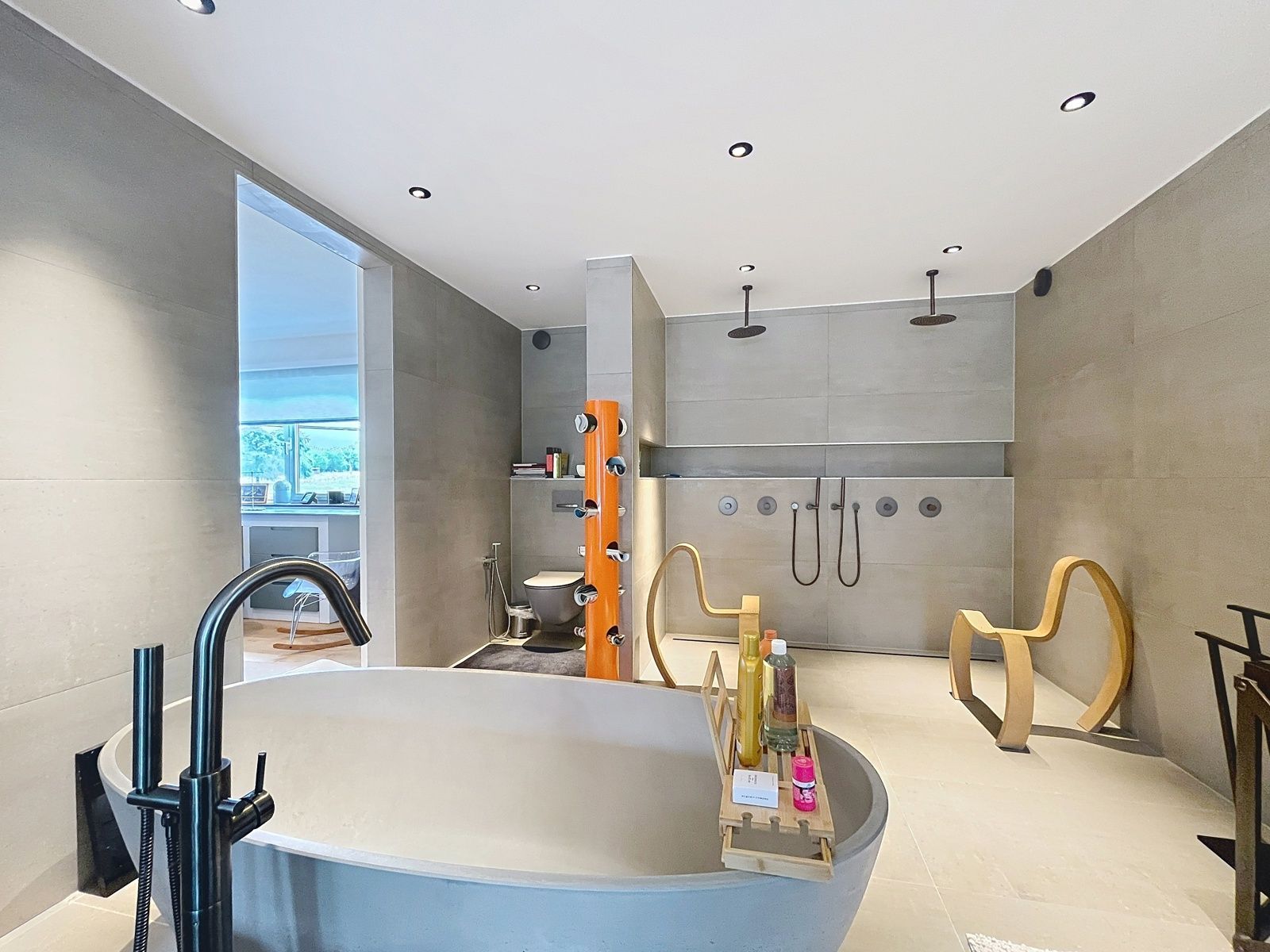 Luxueuze vrijstaande woning in rustige omgeving met zwembad foto 19